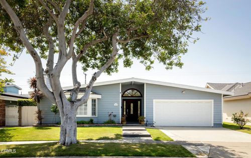 12091 Pine St, Los Alamitos, CA, 90720-4121 | Card Image
