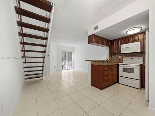 apt-208-8585 Nw 6th Ln, Miami, FL, 33126-3852 | Card Image