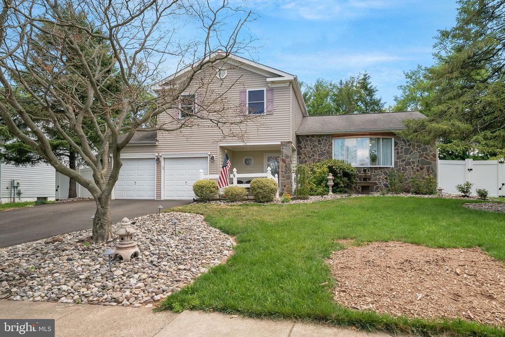 Creekwood Dr, Warminster, PA 18974