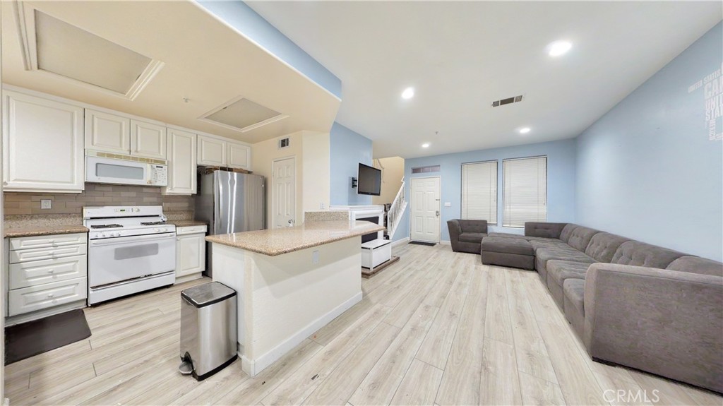 Residential Lease in Anaheim 2