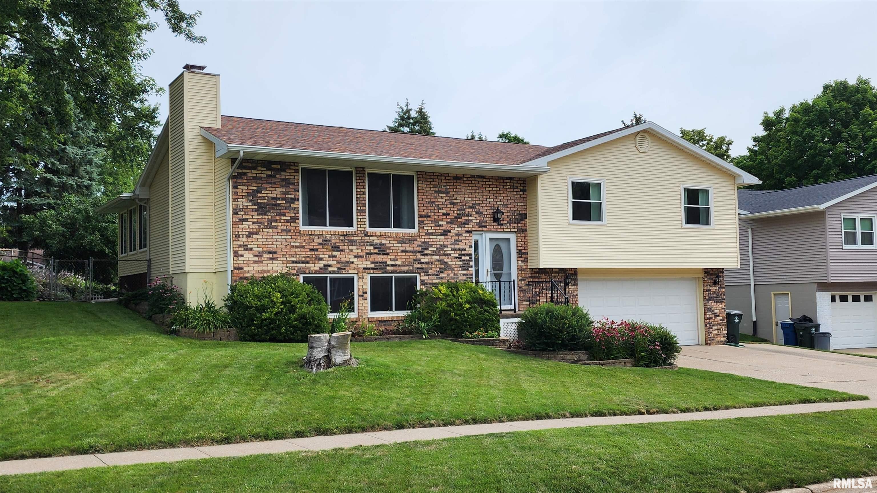 Robin Rd, Muscatine, IA 52761