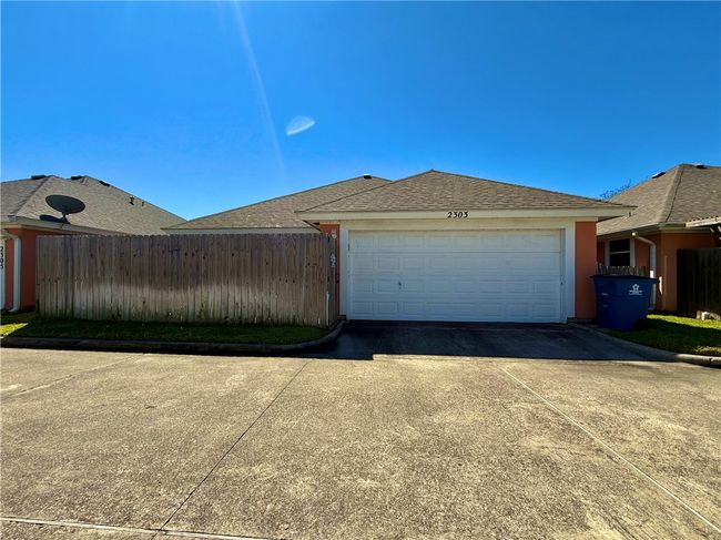 2303 Naples Dr, Townhouse with 3 bedrooms, 2 bathrooms and null parking in Ingleside TX | Image 20