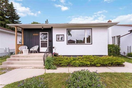 1218 Spruce St, Winnipeg, MB, R3E2V3 | Card Image