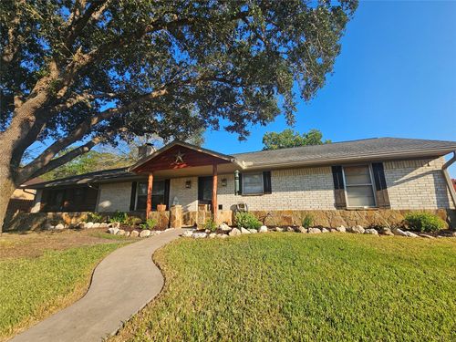 115 Suffolk Ln, Hallettsville, TX, 77964-2517 | Card Image