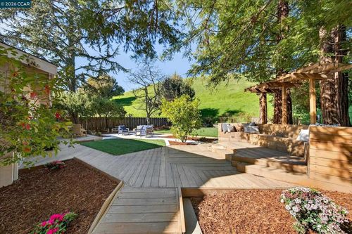 1950 Whitecliff Ct, Walnut Creek, CA, 94596-6226 | Card Image