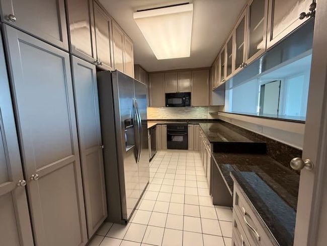 APT-1819 - 910 N Lake Shore Dr, Condo with 3 bedrooms, 2 bathrooms and 1 parking in CHICAGO IL | Image 11