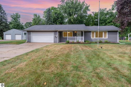 1644 Belmont Dr, Mt Pleasant, MI, 48858-1008 | Card Image