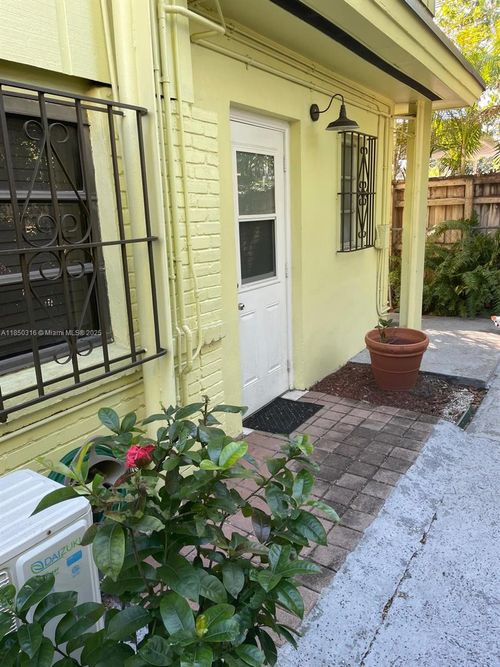 1-324 Sw 23rd Ave, Miami, FL, 33135-3136 | Card Image