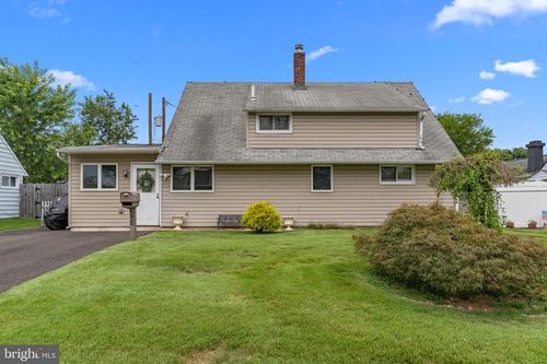 19 Ice Pond Rd, LEVITTOWN, PA, 19057-2705 | Card Image