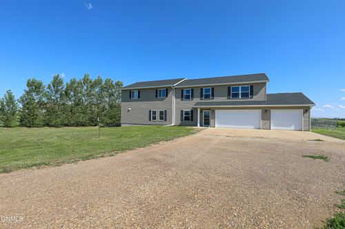 2384 Foxtail Ln N, Mandan, ND, 58554-8255 | Card Image