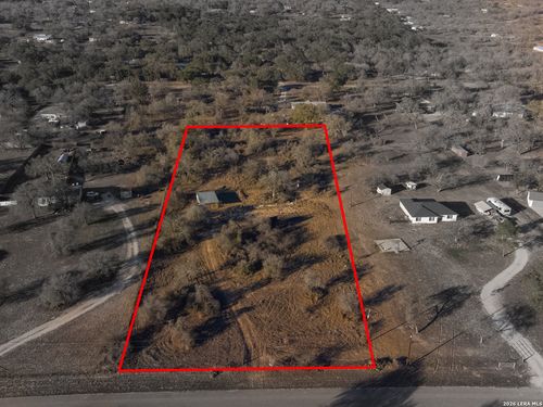 305 Sara Ln, Lytle, TX, 78052-3858 | Card Image