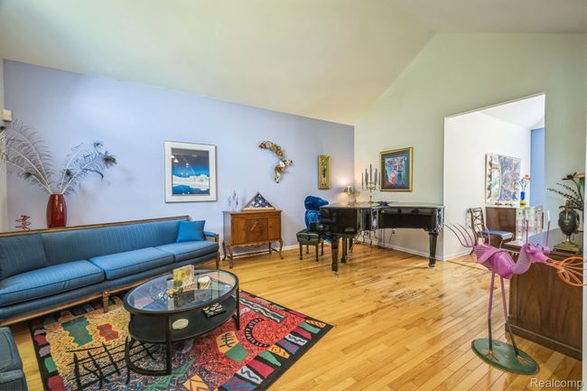 09_38049_Lantern_Hill_Ct_Farmington_Hills_MI_48331_USA-Living_room-194376_SEP-02.jpg | Image 8