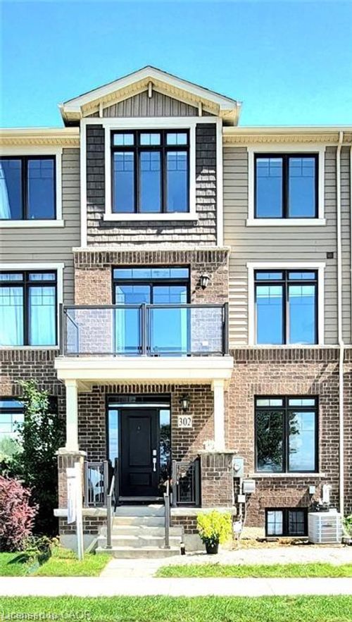 302 Hunter Rd, Grimsby, ON, L3M0H2 | Card Image