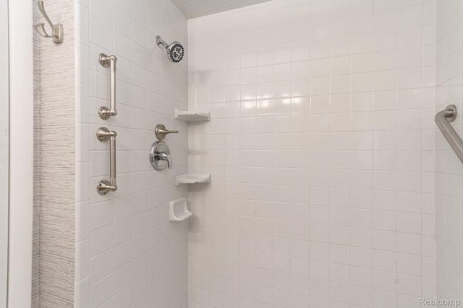 full bath | Image 25
