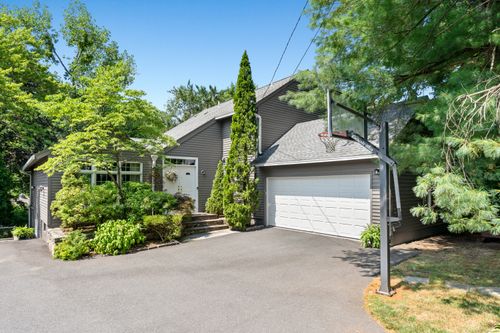 322 Tunxis Rd, West Hartford, CT, 06107-3100 | Card Image