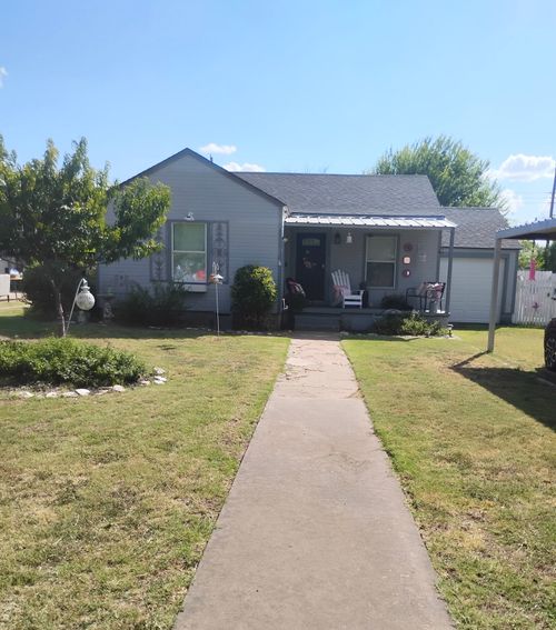 605 N 3rd St, Ballinger, TX, 76821-5039 | Card Image