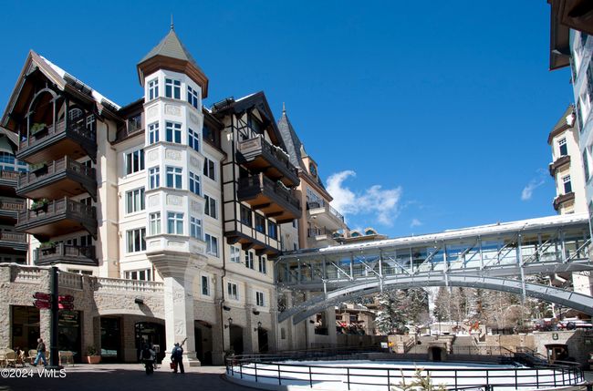 Timeless elegance meets modern mountain living. The Arrabelle bridge connects you to Vail’s premier amenities—spa, fitness, shopping, and restaurants—without ever stepping off property. | Image 26