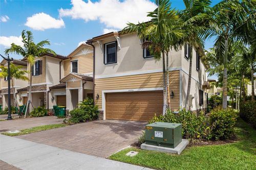 000-4690 Santa Cruz Way, Davie, FL, 33314-4484 | Card Image