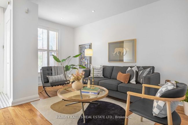 418 Ontario St, House attached with 3 bedrooms, 2 bathrooms and null parking in Toronto ON | Image 8