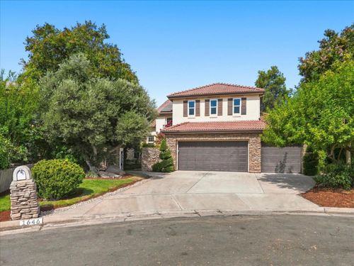 1646 E Desert Island Dr, Fresno, CA, 93730-3471 | Card Image