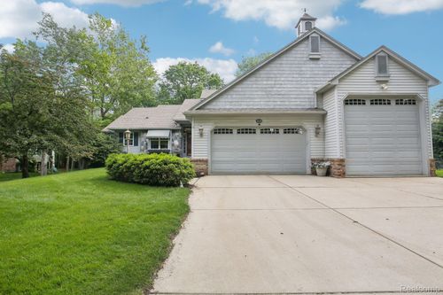 7680 Allen Rd, Clarkston, MI, 48348-4444 | Card Image