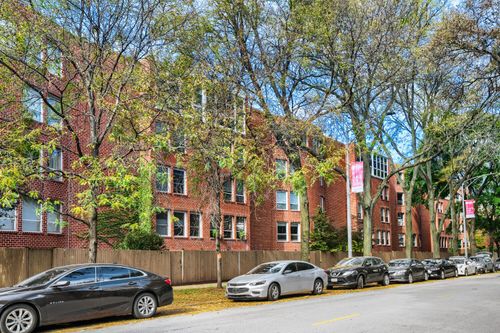 d7-5400 S Hyde Park Blvd, Chicago, IL, 60615-5852 | Card Image