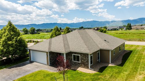 8 Buckskin Dr, Sheridan, WY, 82801-9007 | Card Image