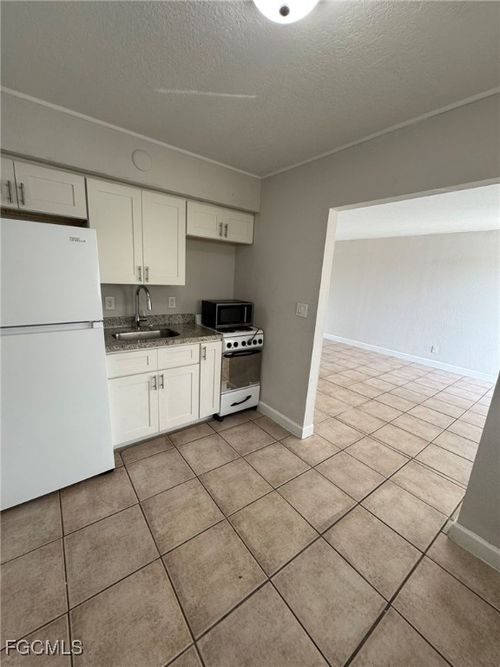 apt-204-2452 Stella St, FORT MYERS, FL, 33901-5294 | Card Image