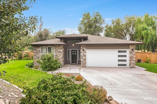 517 2nd Ave W, Wendell, ID, 83355-5009 | Card Image