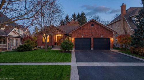 523 Forest Hill Dr, Kitchener, ON, N2M5N5 | Card Image