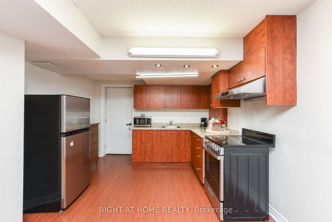 41 Darren Rd, House other with 6 bedrooms, 4 bathrooms and 4 parking in Brampton ON | Image 29