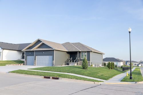 6800 Brookside Dr, Sioux City, IA, 51106-8019 | Card Image