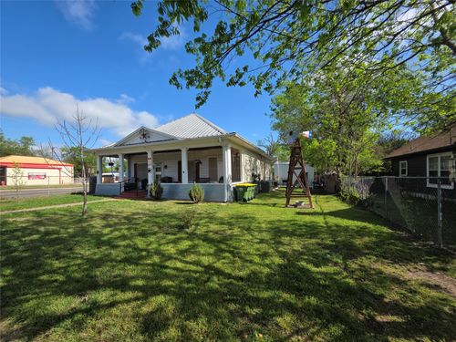211 W Sabine St, Groesbeck, TX, 76642-1349 | Card Image