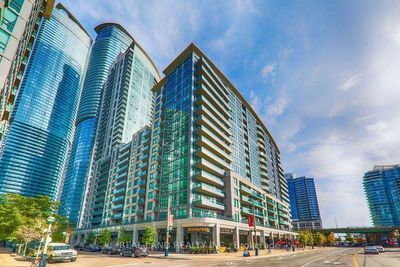 1006 - 19 Grand Trunk Cres, Condo with 2 bedrooms, 2 bathrooms and 1 parking in Toronto ON | Image 3