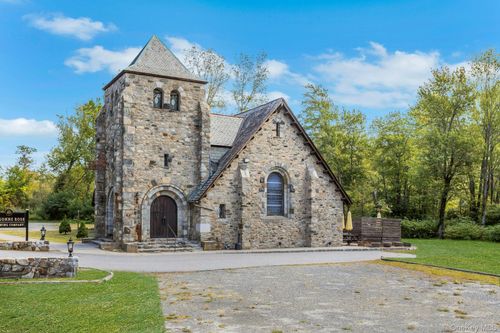 1715 E Main St, Mohegan Lake, NY, 10547-1356 | Card Image