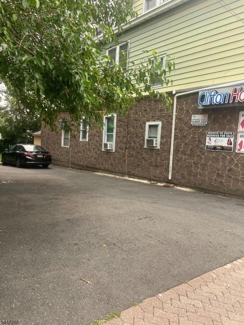 Residential Lease in Clifton City 3