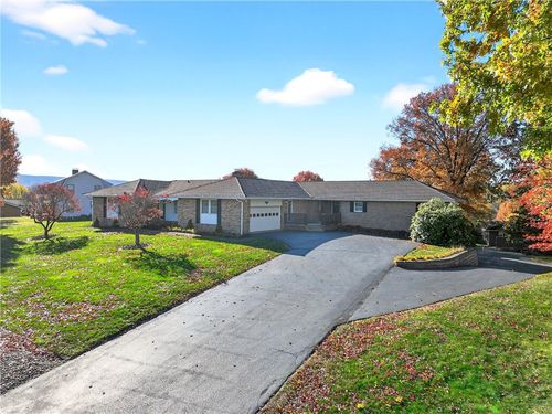 323 Dixon Blvd, Uniontown, PA, 15401-3971 | Card Image