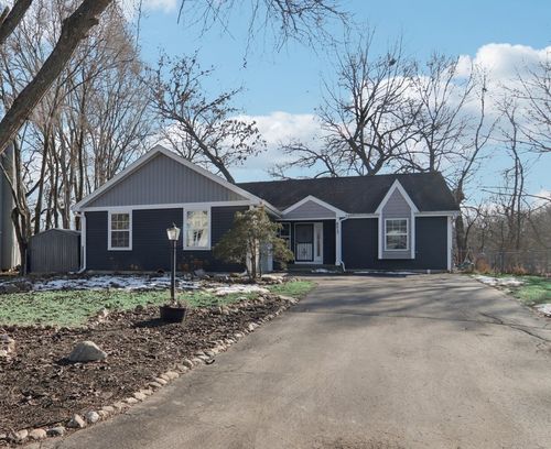 4213 Hale Ln, Island Lake, IL, 60042-8201 | Card Image