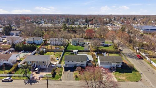 106 Bergold Street, Islip, NY, 11717 | Card Image
