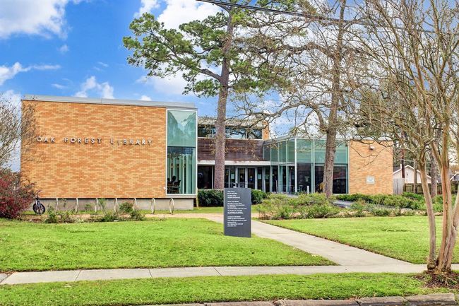 A neighborhood gem just blocks away. Craving a new novel, need to work remotely, or want to share time with the little ones at story hour, the Oak Forest Library offers a bright, modern space to learn and unwind. Another reason 2019 Du Barry is perfectly positioned for everyday living. | Image 47