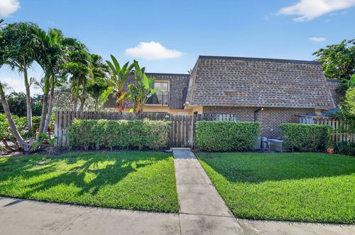 39d-2907 Sw 22nd Cir, Delray Beach, FL, 33445-7894 | Card Image