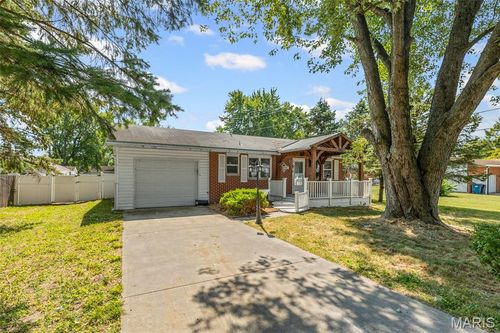 767 1st Ave, East Alton, IL, 62024-1871 | Card Image
