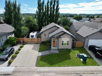 29 Skaggs Cross, House detached with 5 bedrooms, 3 bathrooms and 2 parking in Whitecourt AB | Image 2