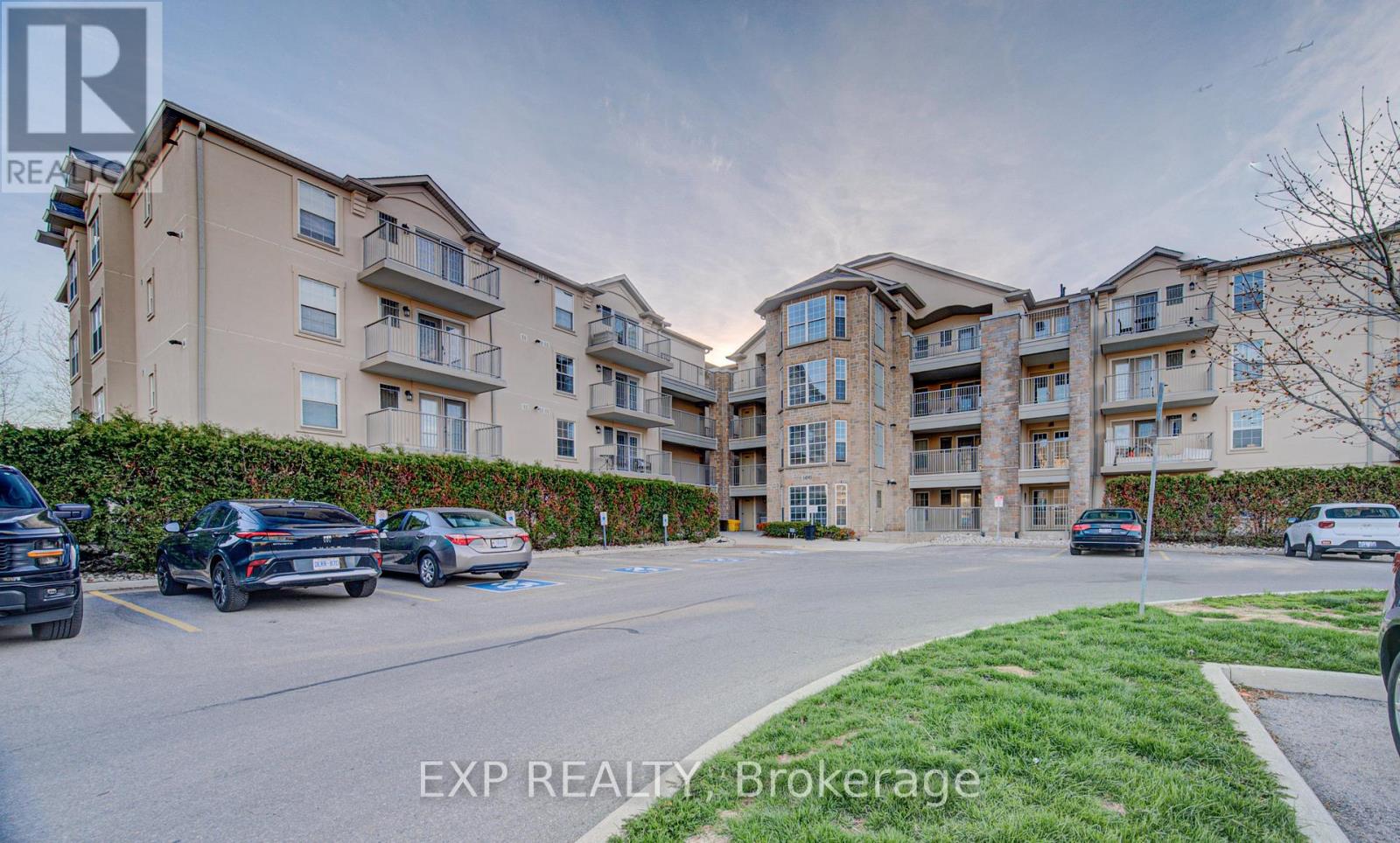 Residential in Oakville (GA Glen Abbey) 2