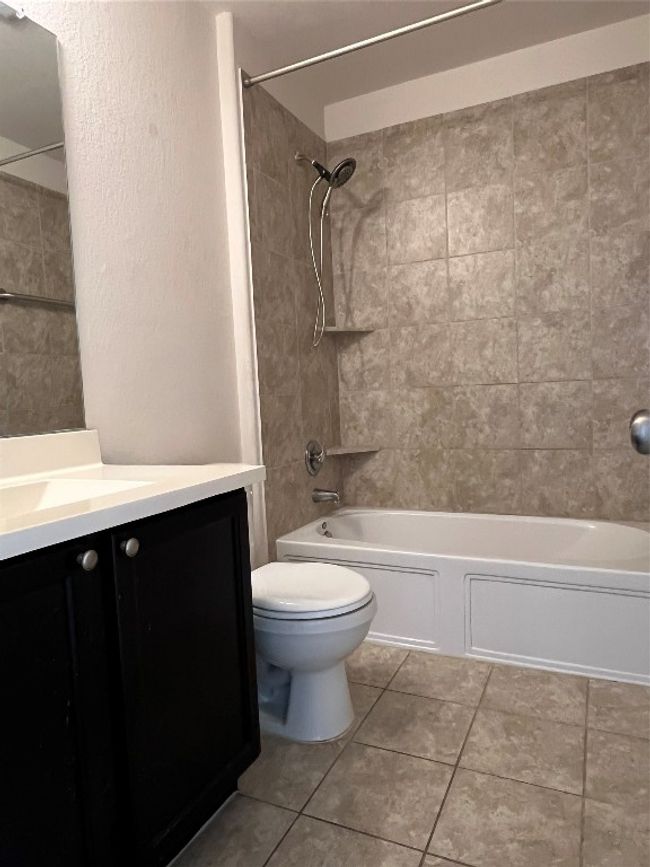 upstairs guest bath | Image 11