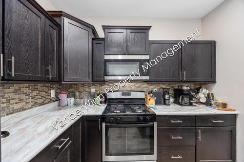 739 Bates St Se, Grand Rapids, MI, 49503-5503 | Card Image