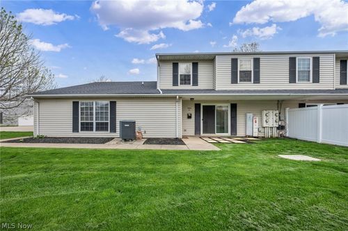 7972 Colonial Dr, Mentor, OH, 44060-9377 | Card Image
