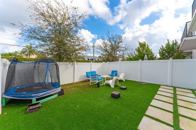 809 Se 16 Th Ct, Townhouse with 3 bedrooms, 3 bathrooms and null parking in Homestead FL | Image 19