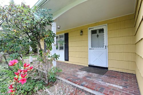 7 Macintosh Ln, Monsey, NY, 10952-1637 | Card Image