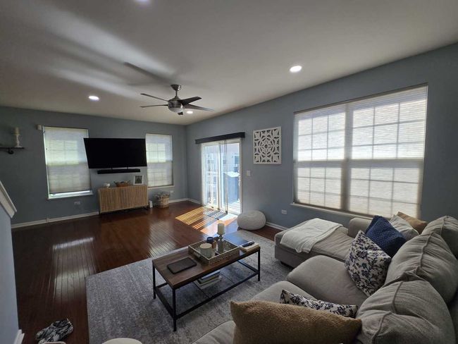 231 Lionel Dr, Townhouse with 3 bedrooms, 3 bathrooms and 2 parking in Grayslake IL | Image 11